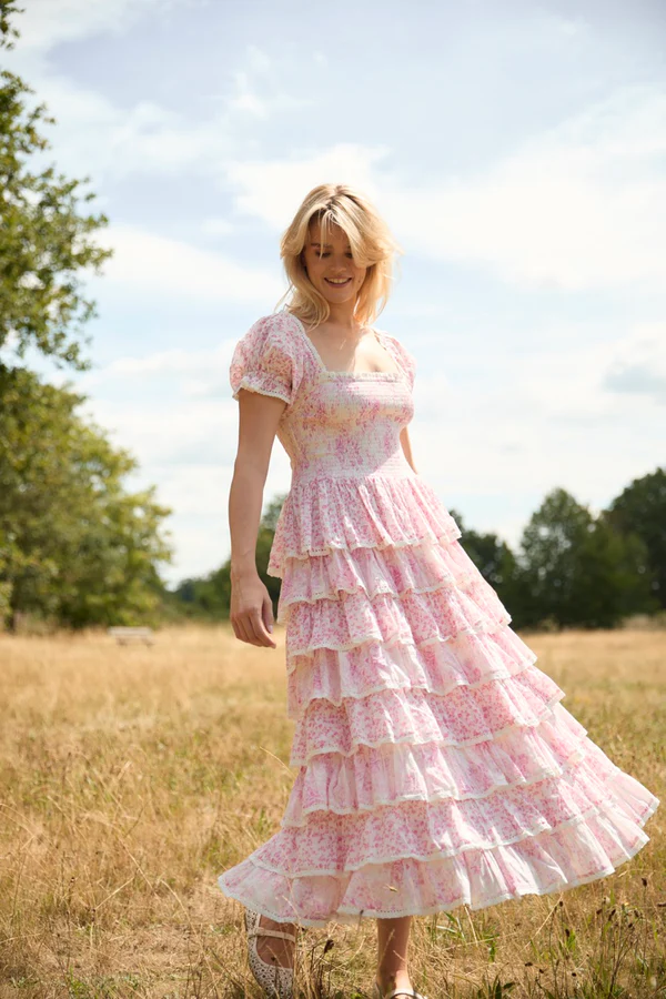 Should You Buy A Graduation Dress With Sleeves Or Strapless?